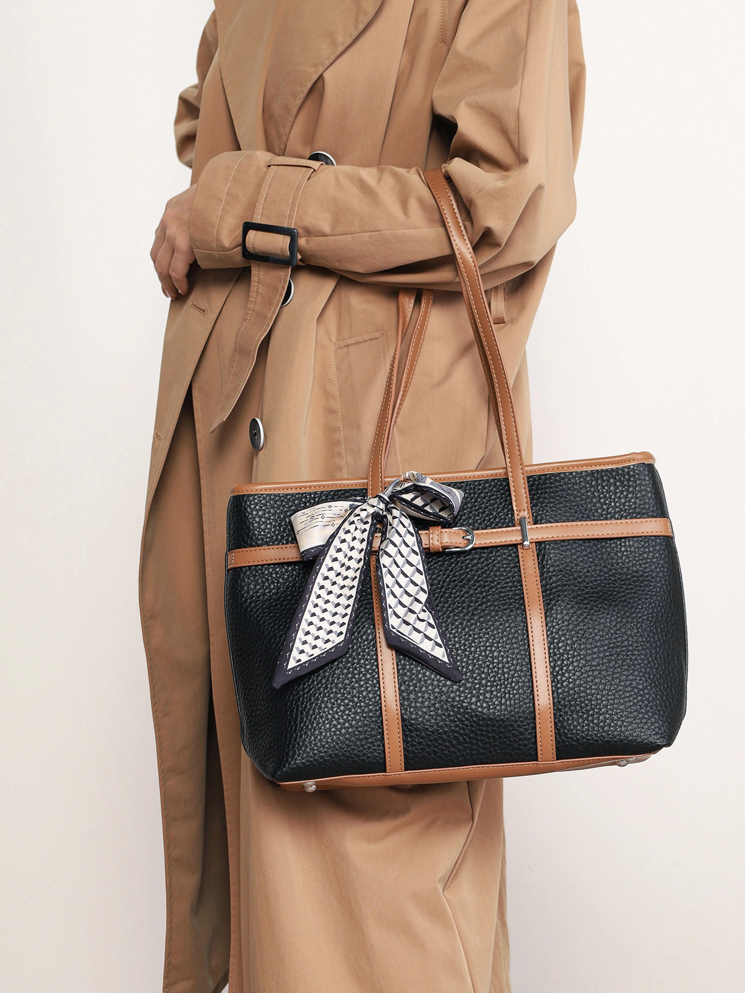 Сумка-тоут с контрастными ручками и ремешком с пряжкой в ассортименте